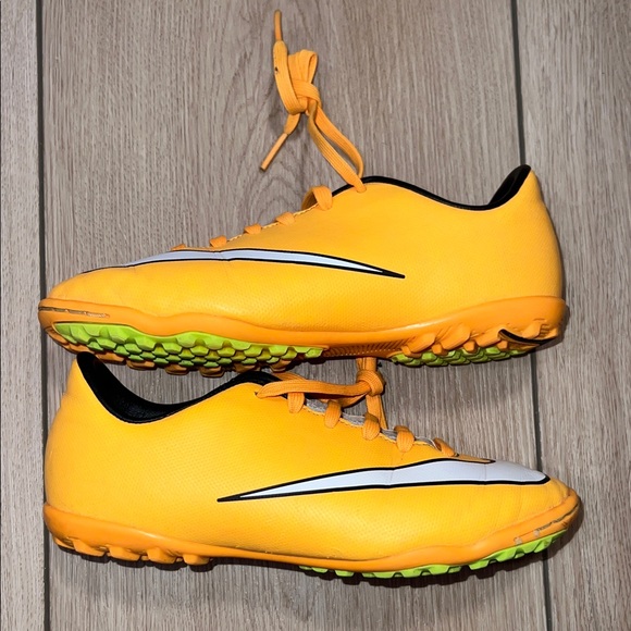 Nike Mercurial Kid’s Soccer Shoes in Orange and Black - Picture 13 of 16